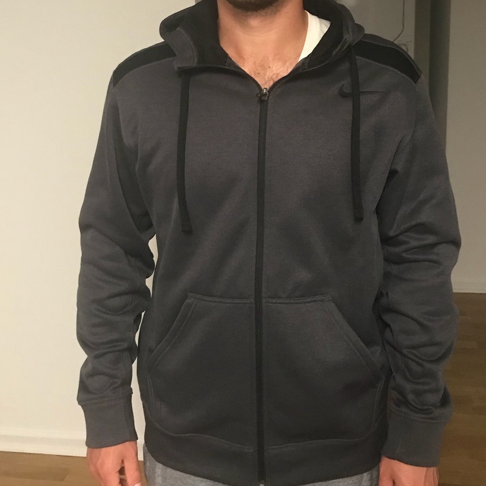 Nike Therma Fit Men’s Sweatshirt in Charcoal